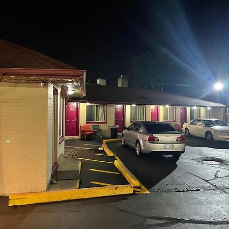 Deluxe Inn Motel Detroit Exterior photo
