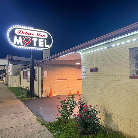 Deluxe Inn Motel Detroit Exterior photo