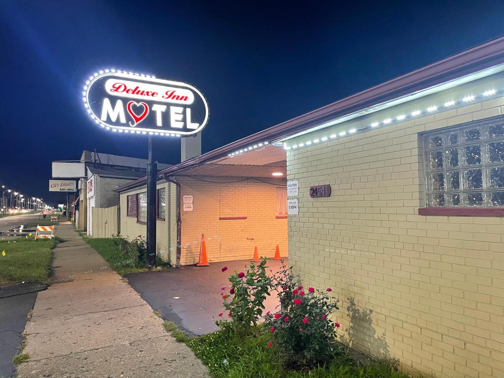 Deluxe Inn Motel Detroit Exterior photo