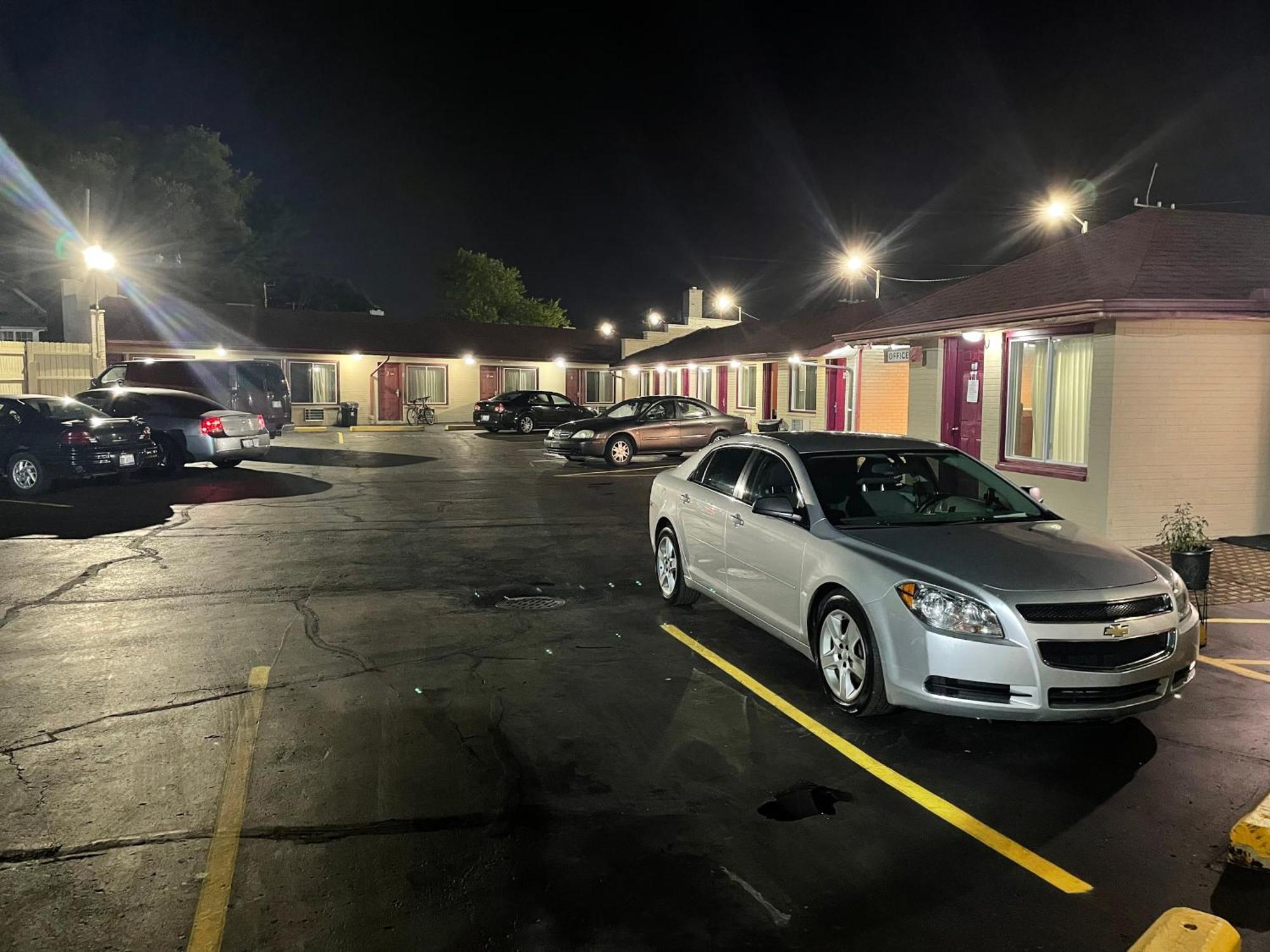 Deluxe Inn Motel Detroit Exterior photo