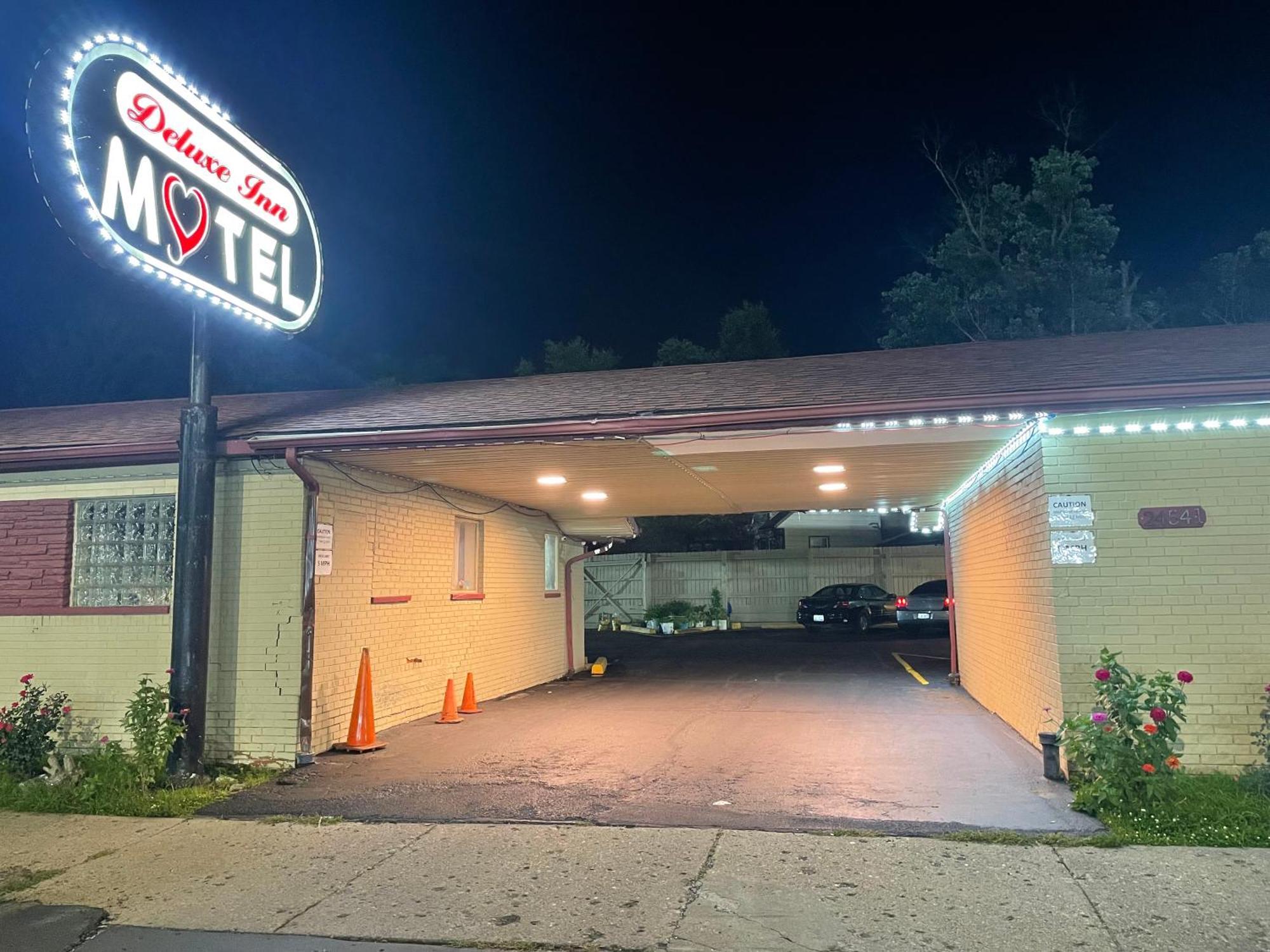 Deluxe Inn Motel Detroit Exterior photo